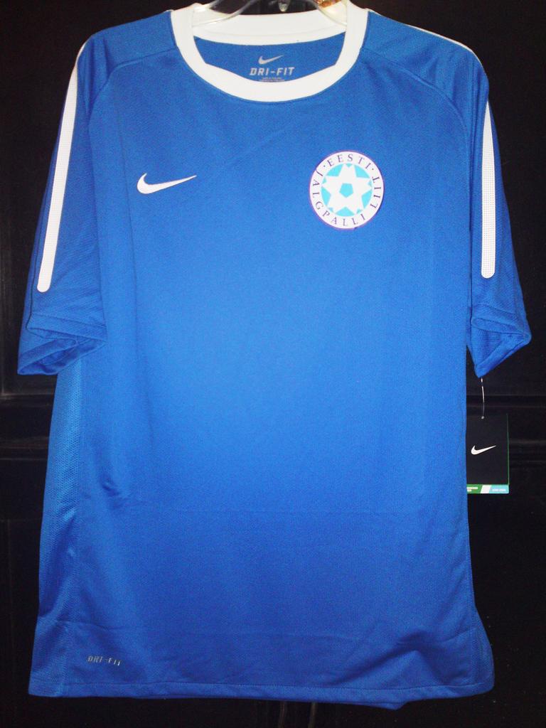 Estonia Home football shirt 2009 - 2010.