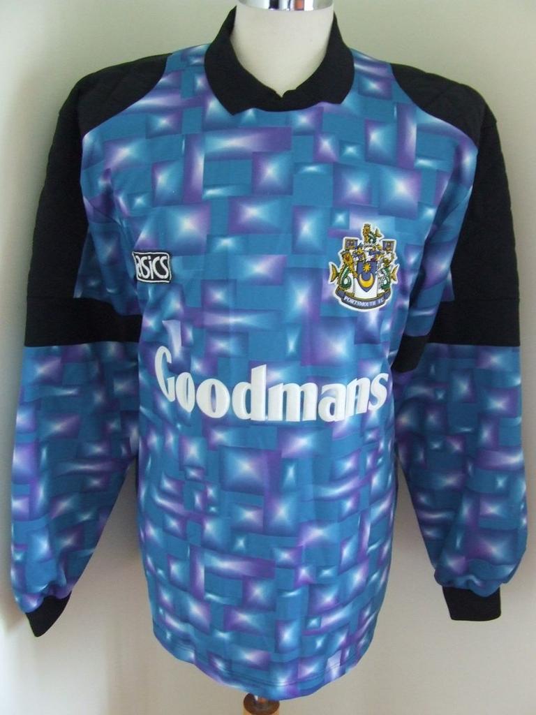 Portsmouth Goalkeeper football shirt 1993 1995. Added on 20100226