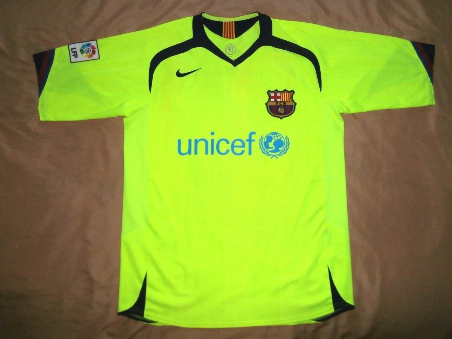 Barcelona Third football shirt 2006 - 2007. Added on 2016-07-27, 15:43