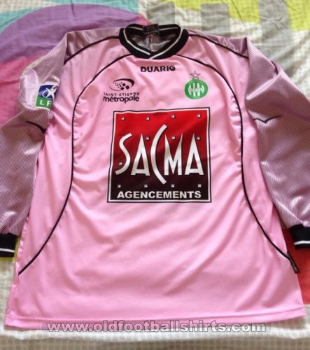 http://www.oldfootballshirts.com/img/shirts/306/thumbs/football_shirt_41486_1_443x500x1.jpg