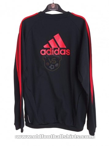 Liverpool Training/Leisure football shirt 2010 - 2011