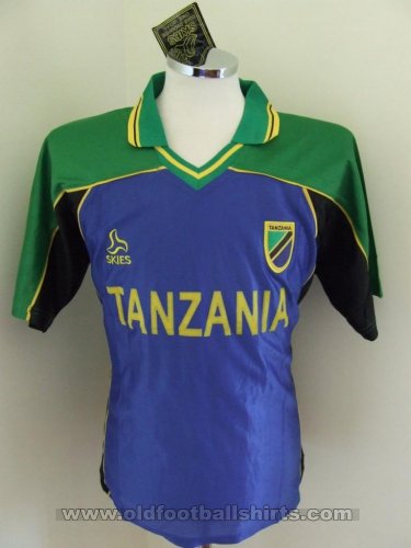 Fake & Counterfeit Shirts from all over Training/Leisure football shirt 2005 - 2006