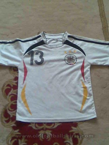 Fake & Counterfeit Shirts from all over Home football shirt 2005 - 2006
