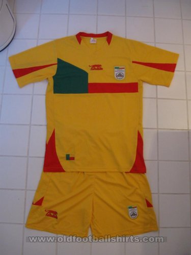 Fake & Counterfeit Shirts from all over Home football shirt 2004 - 2005