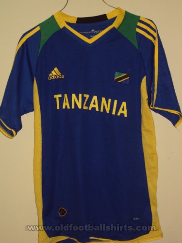 Fake & Counterfeit Shirts from all over Home football shirt 2010 - 2012