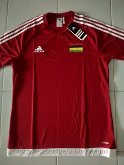 Fake & Counterfeit Shirts from all over Home football shirt 2019