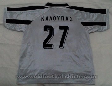 Larissa Terceira camisa de futebol 2001 - 2002