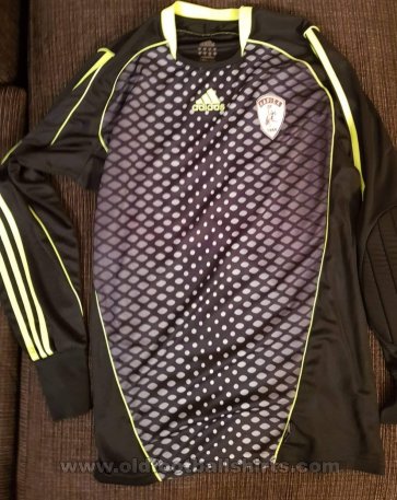 Larissa Goalkeeper football shirt 2009 - 2010