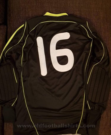 Larissa Goalkeeper football shirt 2009 - 2010