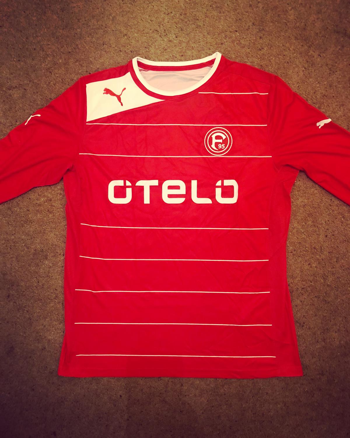 Fortuna Düsseldorf 2024-25 Thuistenue