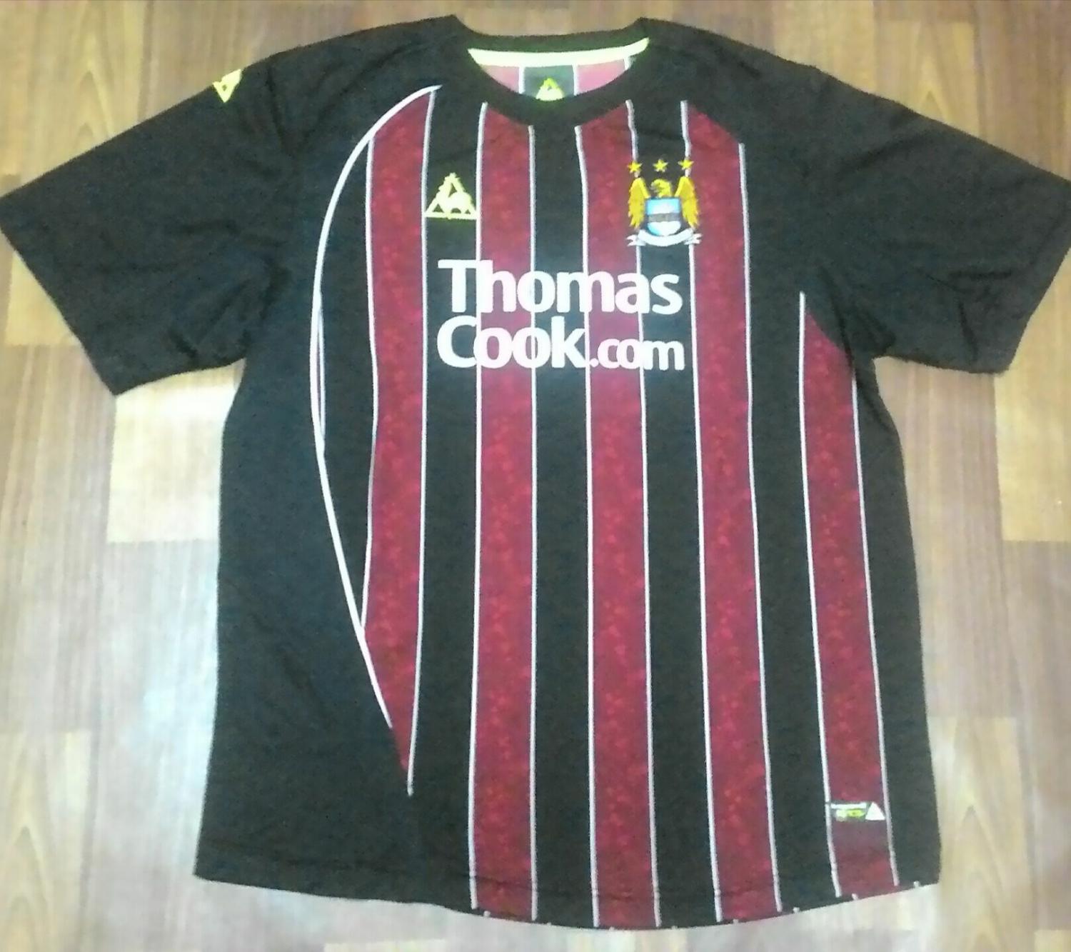 Mua The Official Manchester City Annual 2022 trên Amazon Mỹ chính hãng
