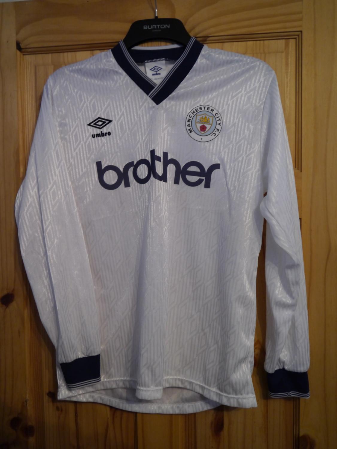 Manchester City Il Terzo maglia di calcio 1990 - 1991. Sponsored ...
