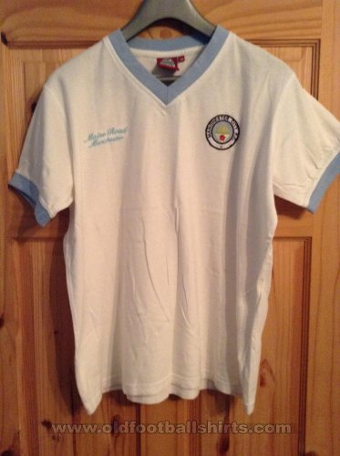 Manchester City Training/Leisure football shirt (unknown year)