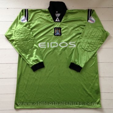 Manchester City Goalkeeper football shirt 2001 - 2002