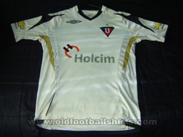 LDU Quito Home football shirt 2009