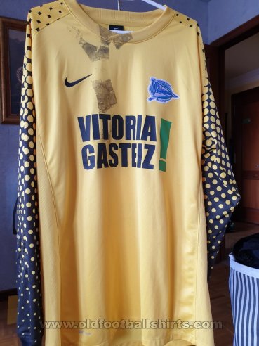 Alaves Goalkeeper football shirt 2011 - 2012