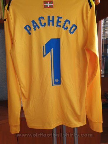 Alaves Goalkeeper football shirt 2019 - 2020