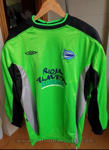 Alaves Goalkeeper football shirt 2001 - 2002