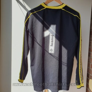 Alaves Goalkeeper football shirt 1999 - 2000