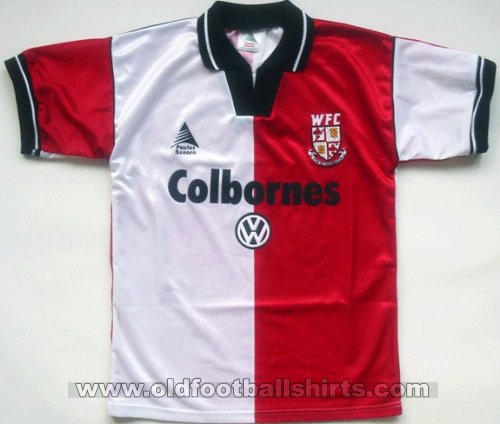 Woking Home football shirt 2001 - 2002