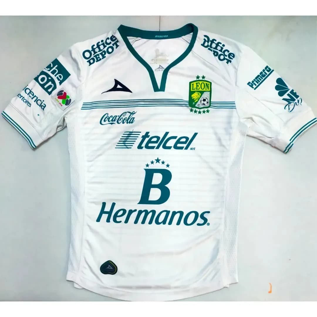 Ritual Hermanos recoger Leon Visitante Camiseta de Fútbol 2015 - 2016. Sponsored by Telcel