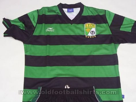 Leon Goalkeeper football shirt 2000 - ?