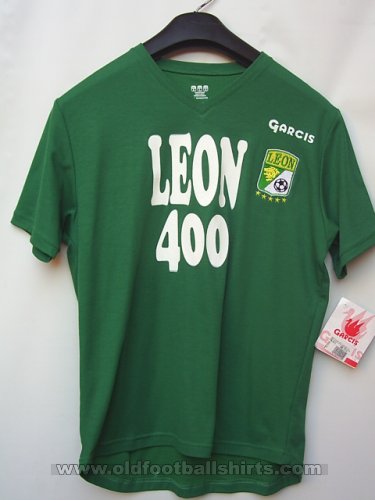 Leon Training/Leisure football shirt 1976