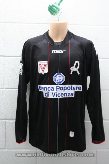 Vicenza Virtus Away football shirt 2010 - 2011