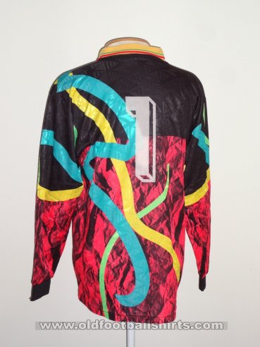 Lithuania Goalkeeper football shirt 1995 - 1997