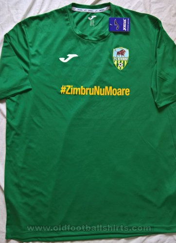 FC Zimbru Chisinau Home football shirt 2016 - 2017