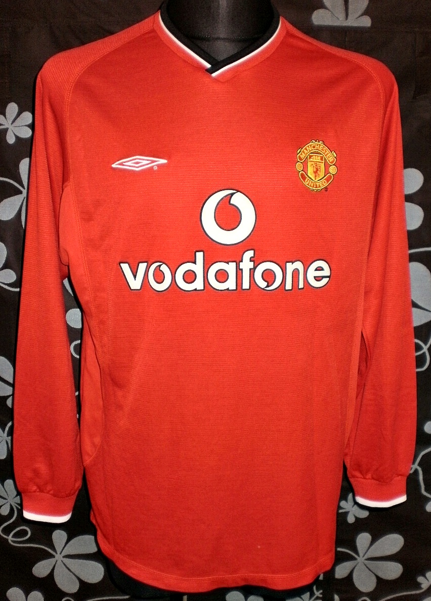 Manchester United Home football shirt 2000 - 2002. Sponsored by Vodafone