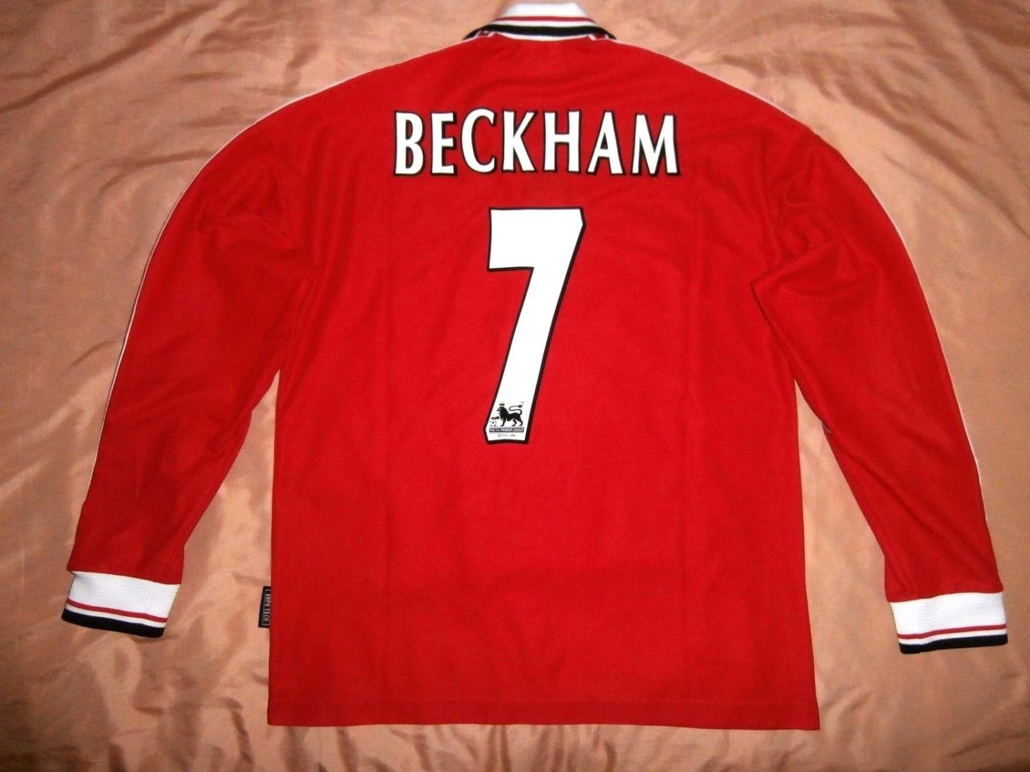 Manchester United Home football shirt 1998 - 2000. Sponsored by Sharp