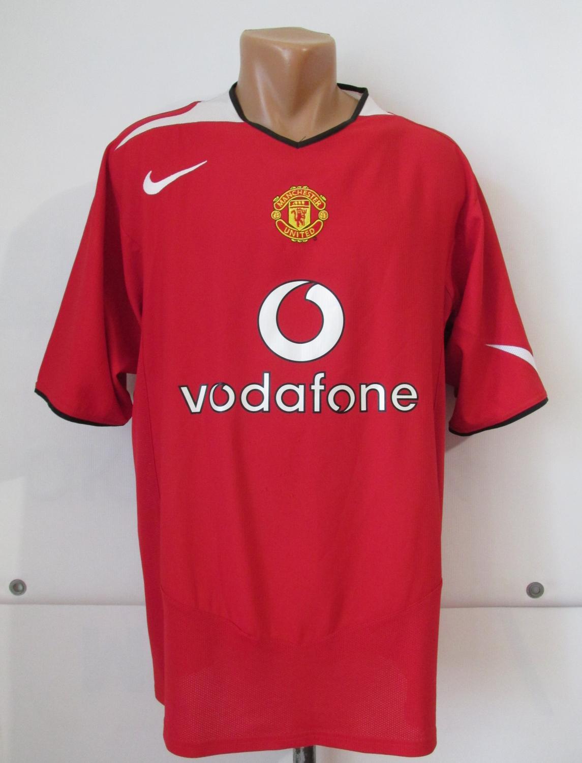 Manchester United Home football shirt 2004 - 2006. Sponsored by Vodafone