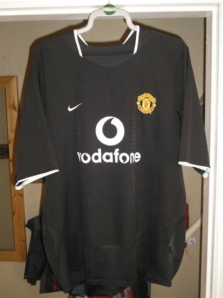 Manchester United Away football shirt 2003 - 2005. Sponsored by ...