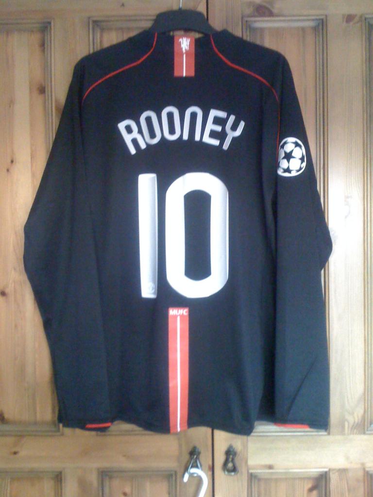 Manchester United Away football shirt 2007 - 2008. Sponsored by AIG