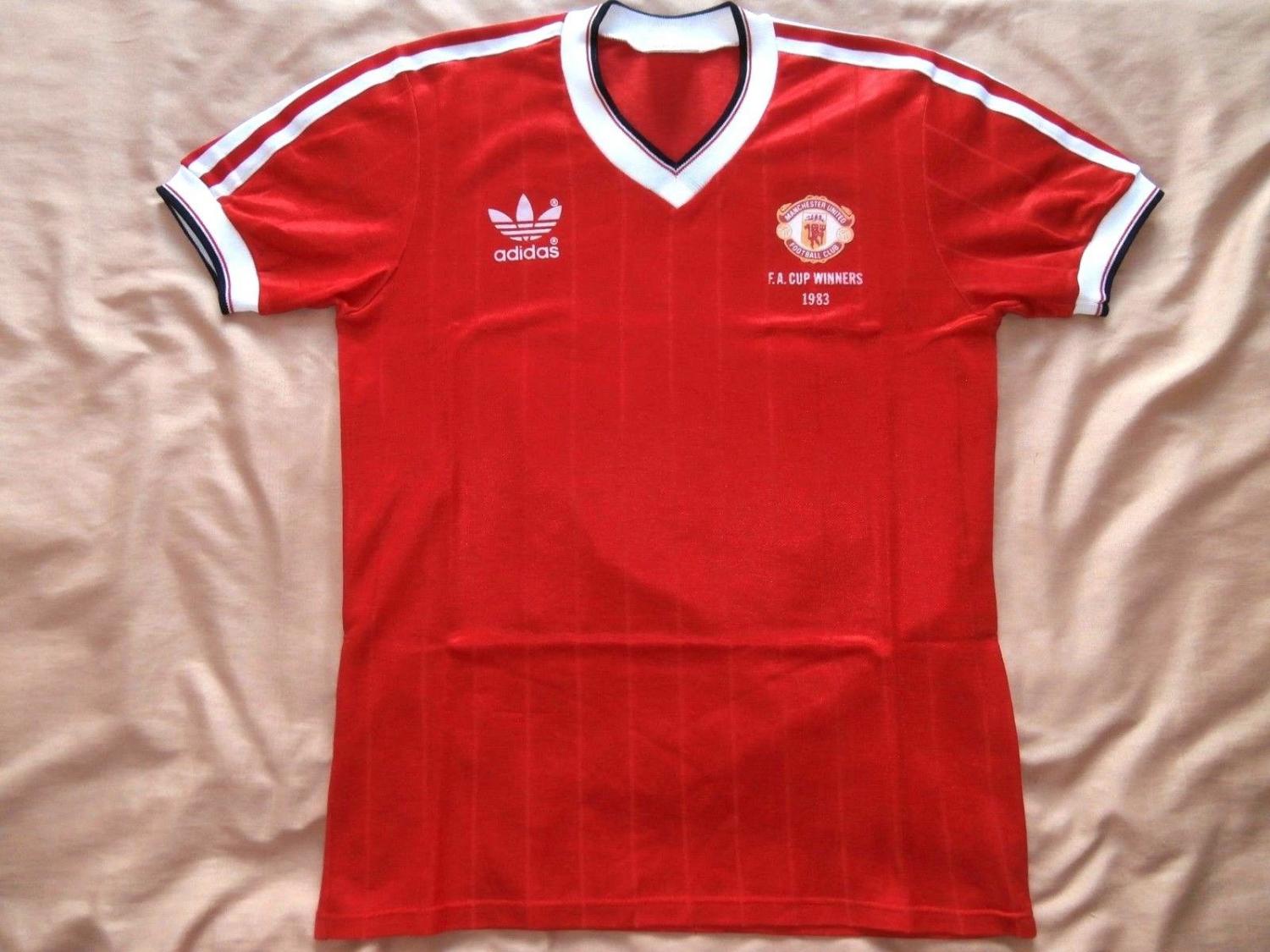 Manchester United Home maglia di calcio 1983 - 1984. Sponsored by ...