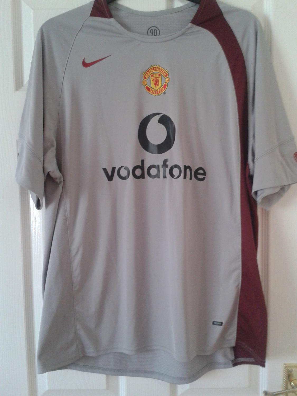 Manchester United Training/Leisure football shirt 2004 - 2005