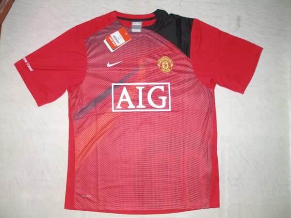 Manchester United Training/Leisure football shirt 2008 - 2009.