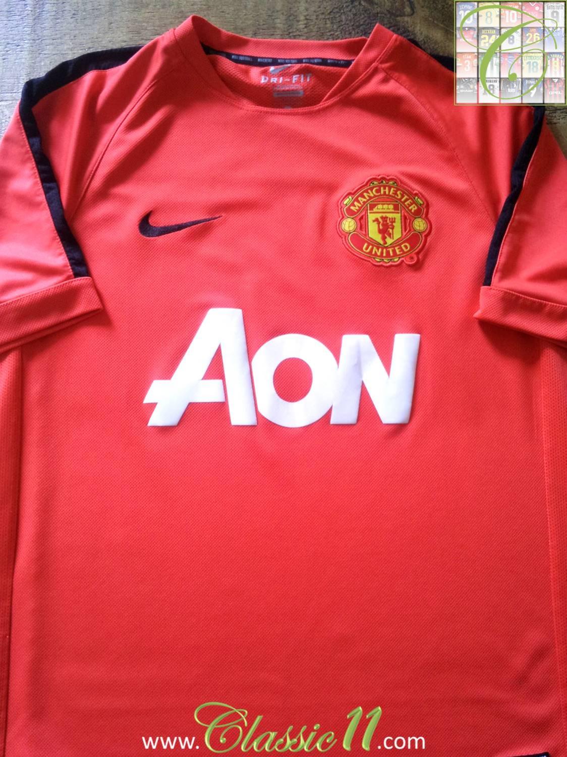 Manchester United Training/Leisure football shirt 2010 - 2011.