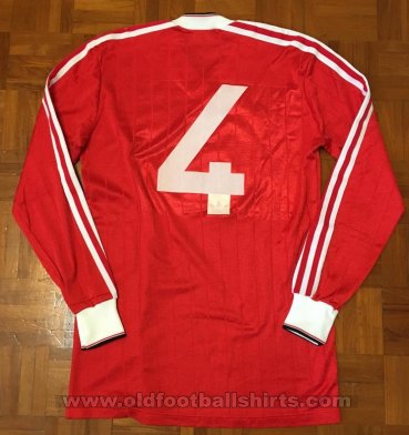 Manchester United Home חולצת כדורגל 1983 - 1984