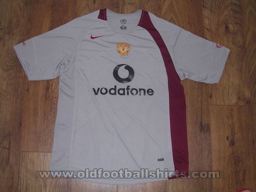 Manchester United Training/Leisure football shirt 2004 - 2005