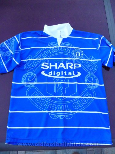 Manchester United Training/Leisure football shirt 1999 - 2000