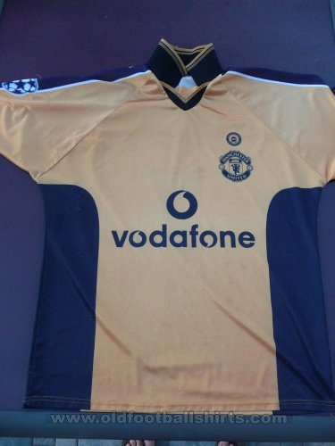 Manchester United Training/Leisure football shirt 2001 - 2002