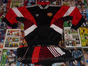 Manchester United Training/Leisure football shirt 1989 - 1990