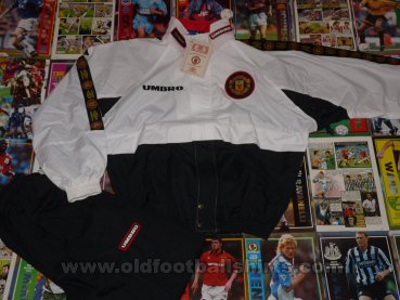 Manchester United Training/Leisure football shirt 1997 - 1998