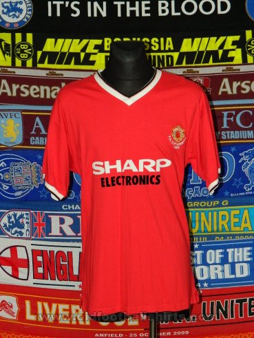Manchester United Retro Replicas חולצת כדורגל 1983