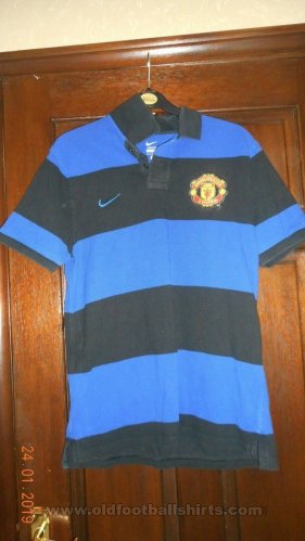 Manchester United Training/Leisure football shirt (unknown year)