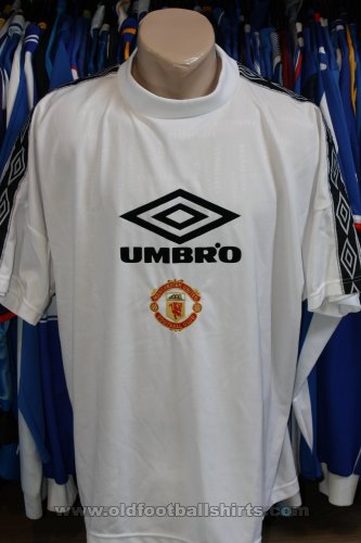 Manchester United Training/Leisure football shirt 1999 - 2000