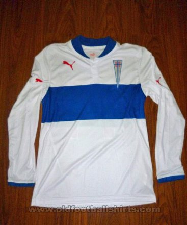 Club Deportivo Universidad Catolica Home football shirt 2012