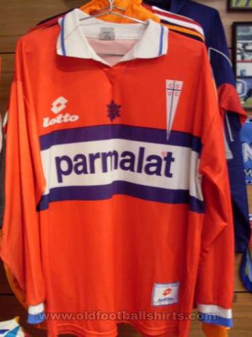Club Deportivo Universidad Catolica Away football shirt 1997
